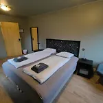 Gjoa Motel *