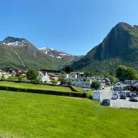 Gjoa Rosendal